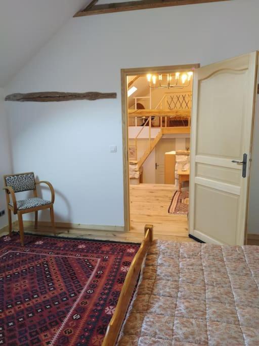Superbe Appartement Dans Charmant Corps De Ferme Acheres-la-Foret Exteriör bild